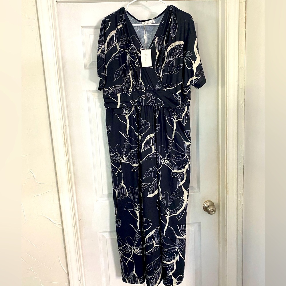 Keluummi  Women’s Dress Size 18 NWT Black And White Breezy Full Length Beautiful